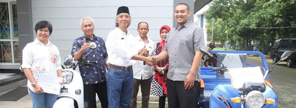 Alumni of Aquatic Resources Management UNDIP, class of 2008 Donates Electric Motors