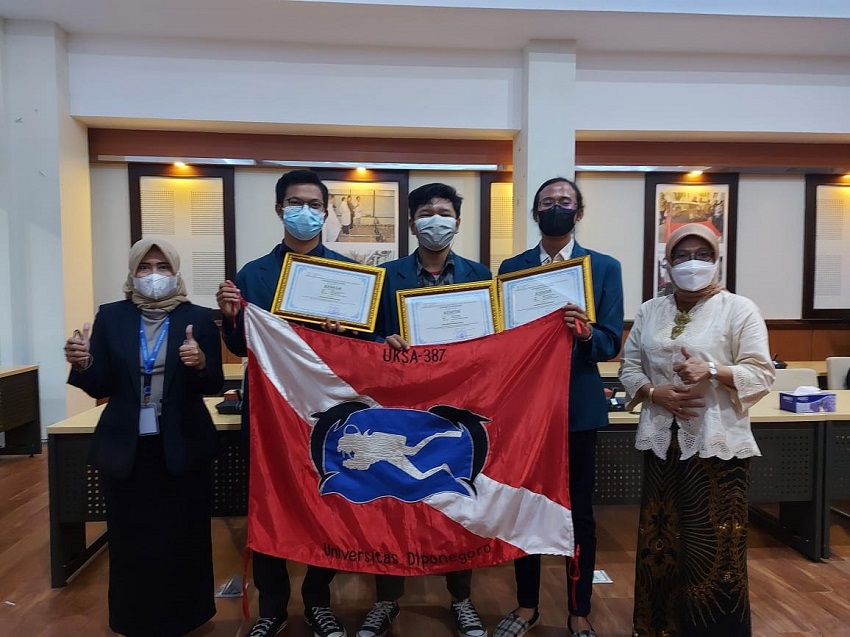 Pemberian penghargaan UKSA387_2