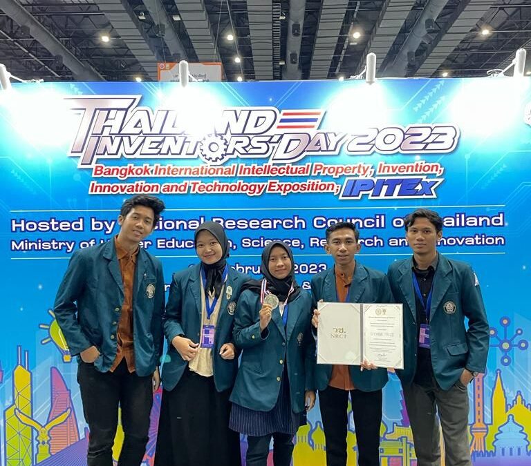 FPIK JAYA ! Mahasiswa FPIK Sabet “Medali Silver Thailand Inventors Day”